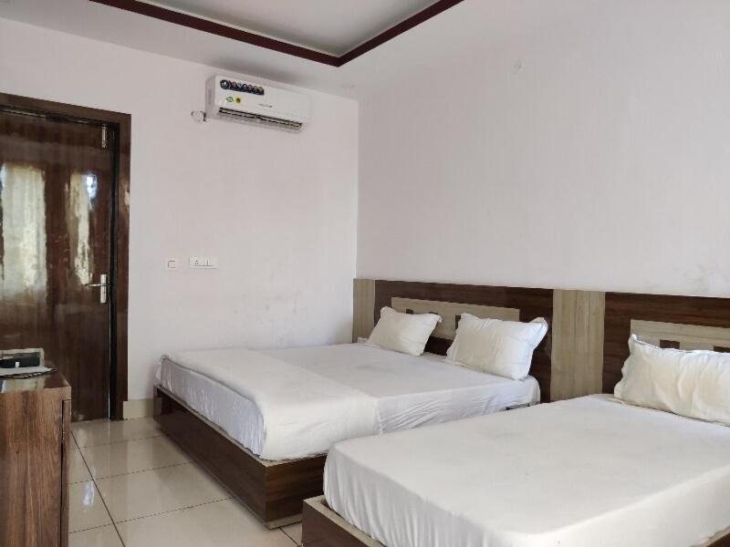 Oyo Hotel Laksh Kurukshetra Eksteriør bilde